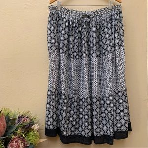 Jane Ashley Petite: Casual Lifestyle | Black and White Patterned Skirt